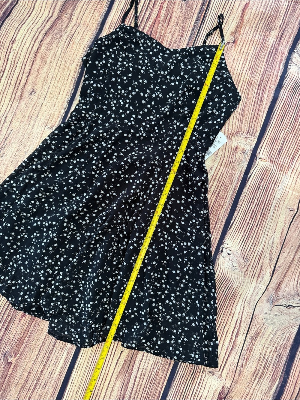 Love Tree Black Mini Dress with White Daisies Floral Print - Picture 4 of 12